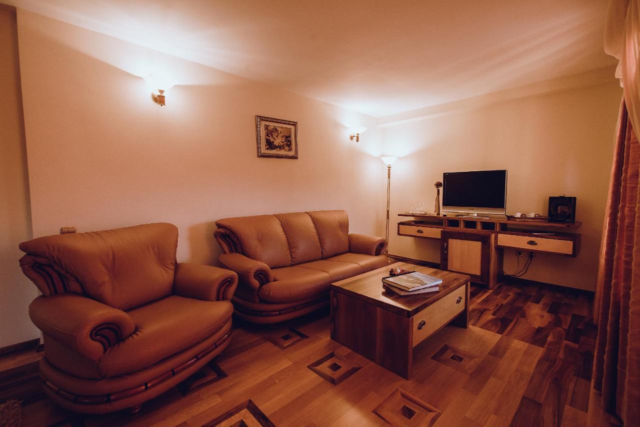 Denisa Boutique Hotel โปยานาบราซอฟ ภายนอก รูปภาพ
