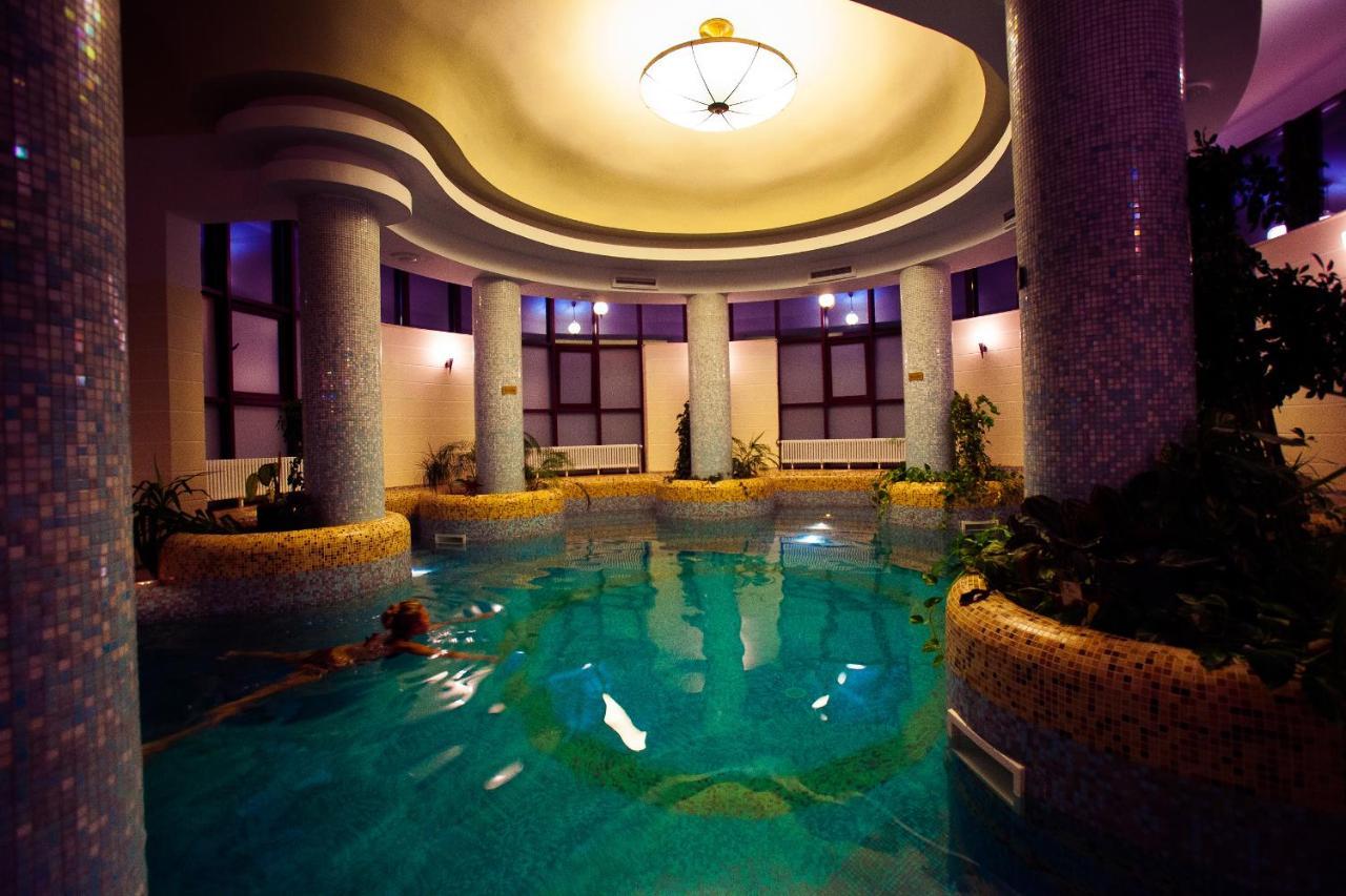 Denisa Boutique Hotel โปยานาบราซอฟ ภายนอก รูปภาพ