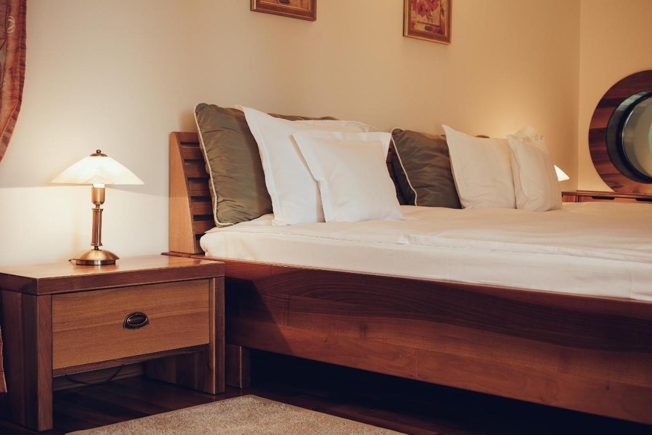 Denisa Boutique Hotel โปยานาบราซอฟ ภายนอก รูปภาพ