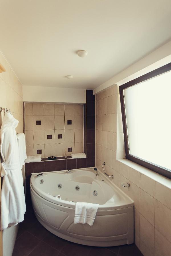 Denisa Boutique Hotel โปยานาบราซอฟ ภายนอก รูปภาพ