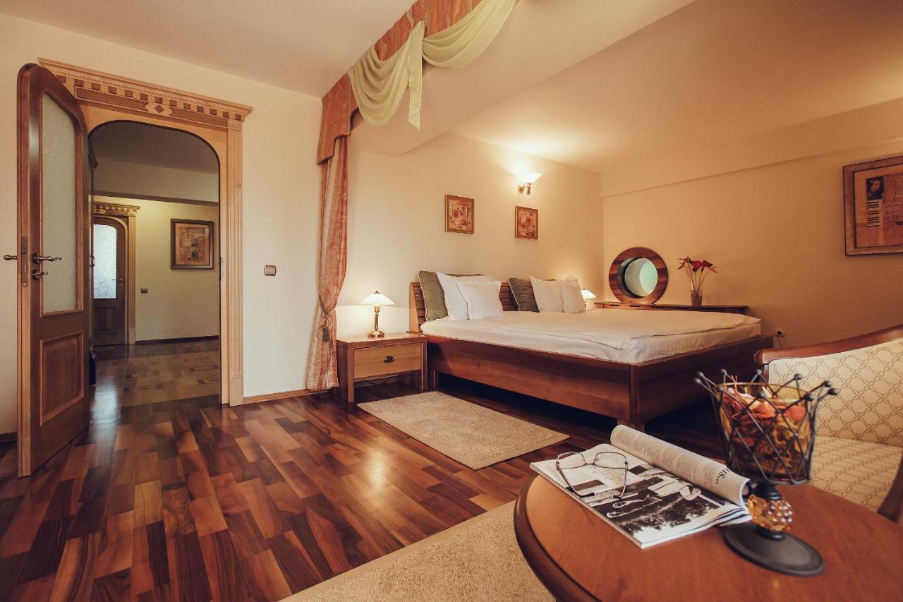 Denisa Boutique Hotel โปยานาบราซอฟ ภายนอก รูปภาพ