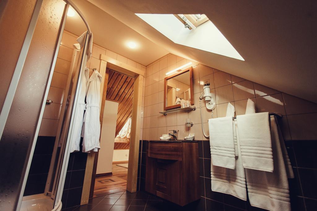 Denisa Boutique Hotel โปยานาบราซอฟ ภายนอก รูปภาพ