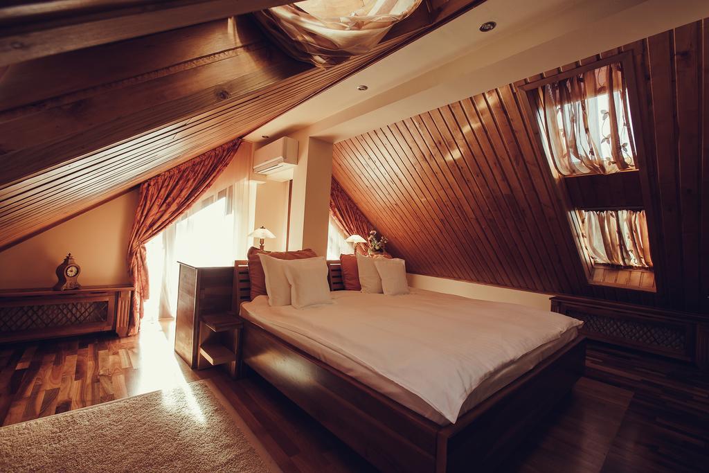 Denisa Boutique Hotel โปยานาบราซอฟ ภายนอก รูปภาพ